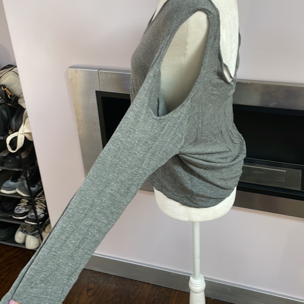 ♡EXPRESS, long sleeve V-neck with shoulder opening size L - Picture 2 of 4